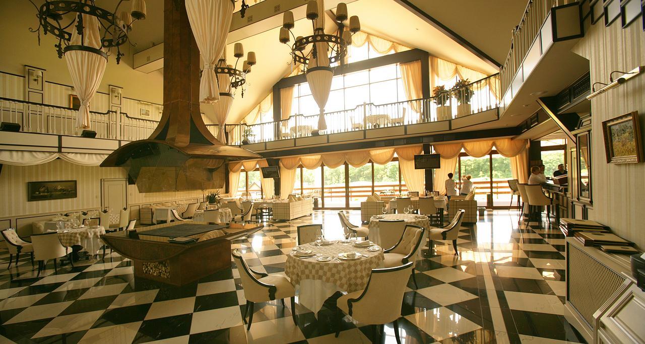 Superior Golf And Spa Resort خاركيف المظهر الخارجي الصورة
