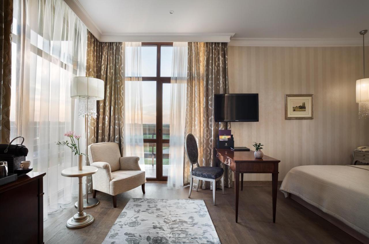 Superior Golf And Spa Resort خاركيف المظهر الخارجي الصورة